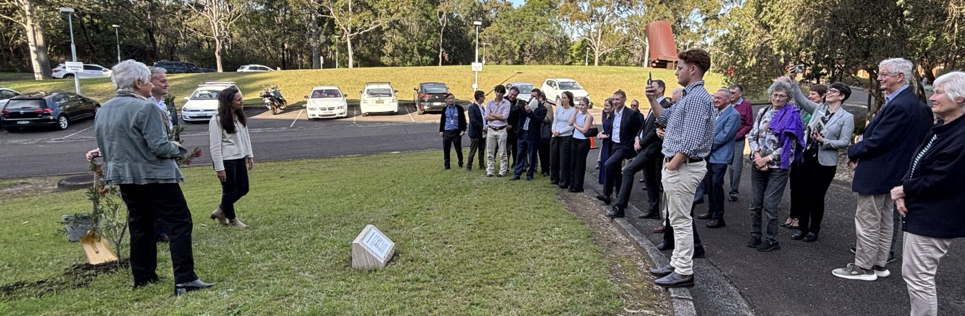 Paying tribute to the late Dr Barry Inglis 